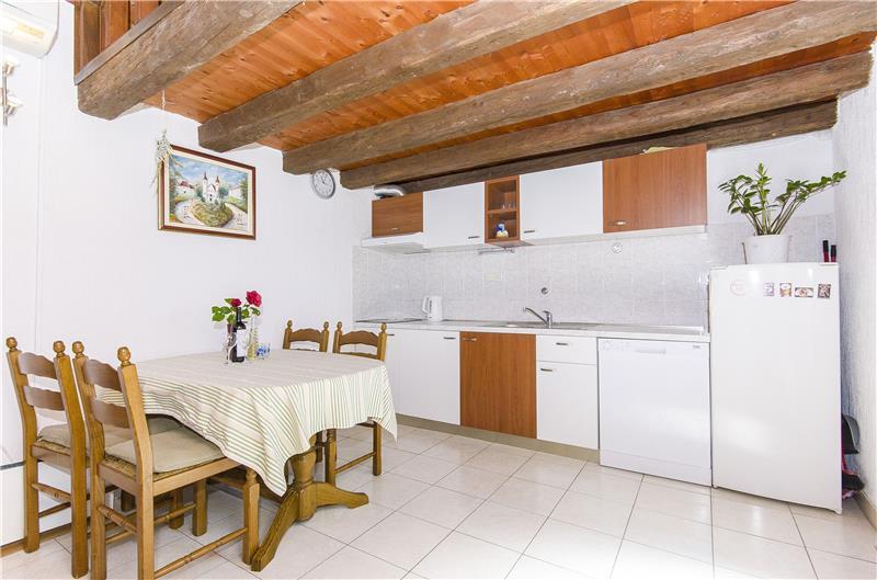 2 Bedroom Stone Cottage in Bol, sleeps 4