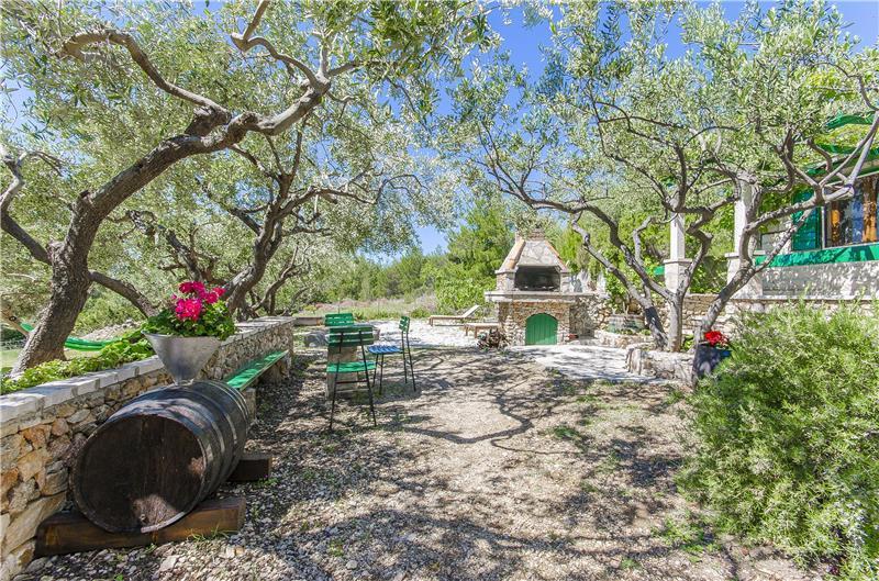 2 Bedroom Stone Cottage in Bol, sleeps 4