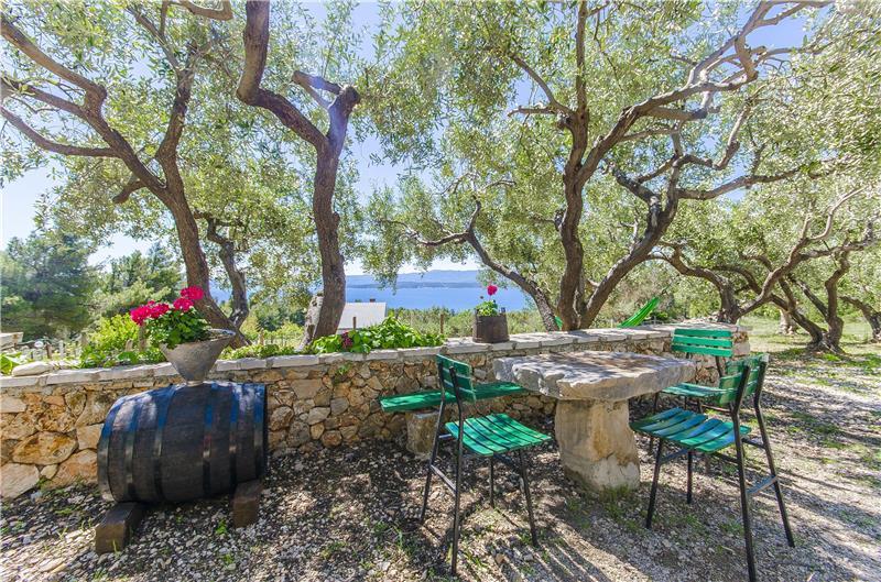2 Bedroom Stone Cottage in Bol, sleeps 4
