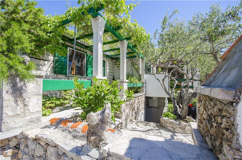 2 Bedroom Stone Cottage in Bol, sleeps 4