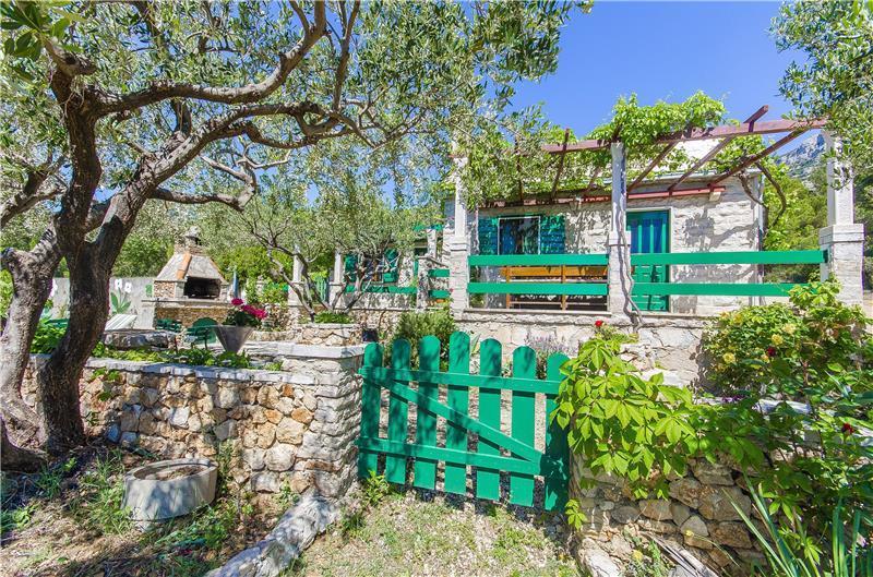 2 Bedroom Stone Cottage in Bol, sleeps 4