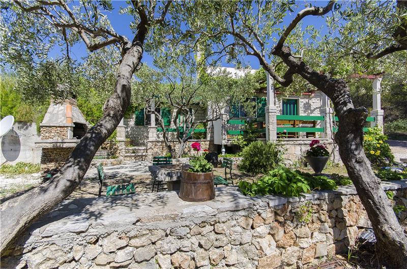 2 Bedroom Stone Cottage in Bol, sleeps 4