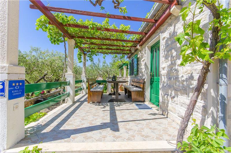 2 Bedroom Stone Cottage in Bol, sleeps 4