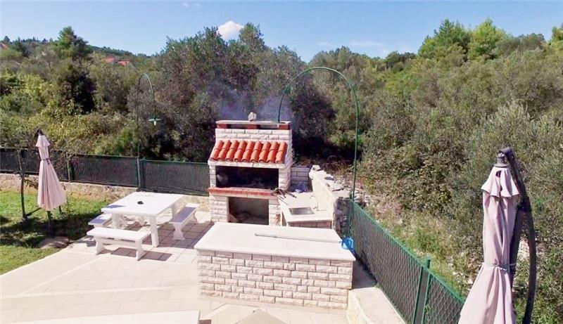 4 Bedroom Apartment with Pool near Korcula Town, sleeps 8