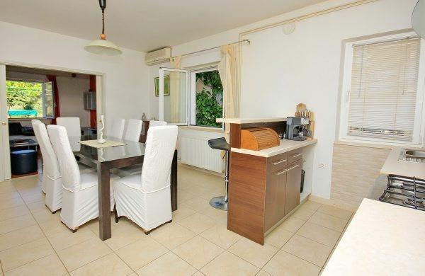 4 Bedroom Apartment with Pool near Korcula Town, sleeps 8