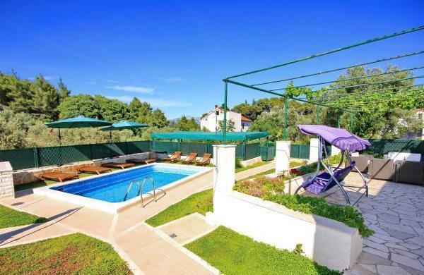 4 Bedroom Apartment with Pool near Korcula Town, sleeps 8