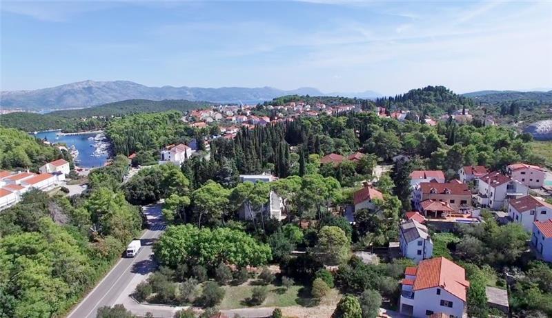 4 Bedroom Apartment with Pool near Korcula Town, sleeps 8