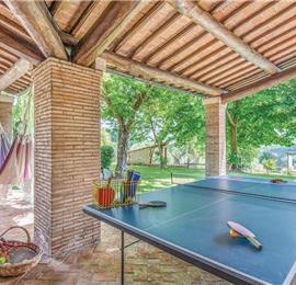 5 Bedroom Umbrian Villa with Pool and Tennis Court, sleeps 10
