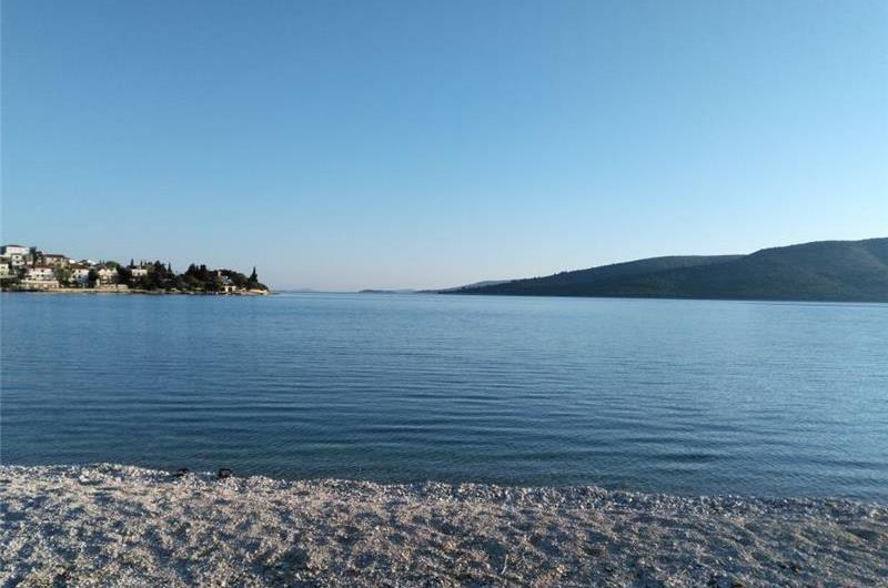 7 Bedroom Villa with Pool and Sea Views near Trogir, sleeps 14