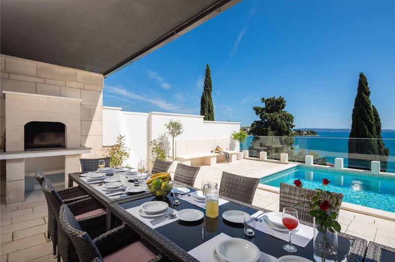 7 Bedroom Villa with Pool and Sea Views near Trogir, sleeps 14
