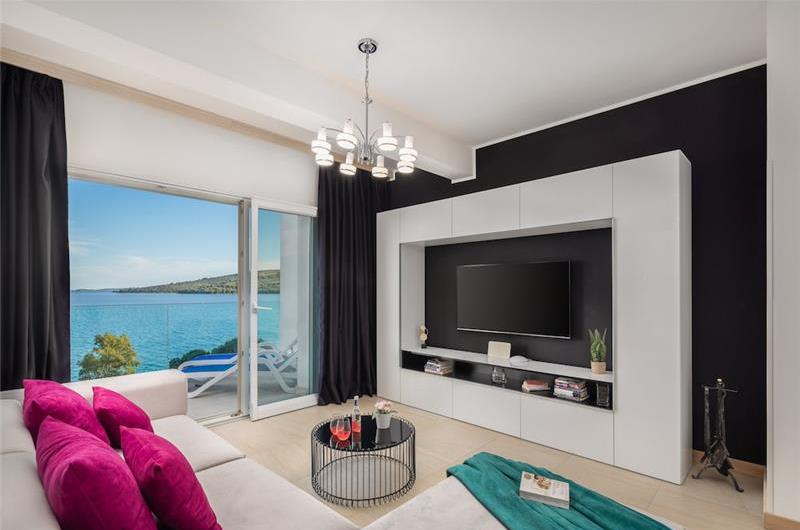 7 Bedroom Villa with Pool and Sea Views near Trogir, sleeps 14