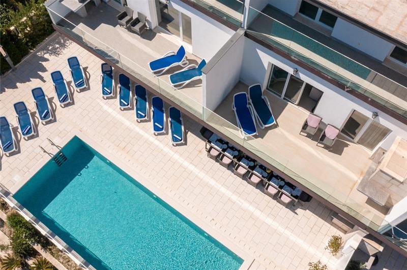 7 Bedroom Villa with Pool and Sea Views near Trogir, sleeps 14