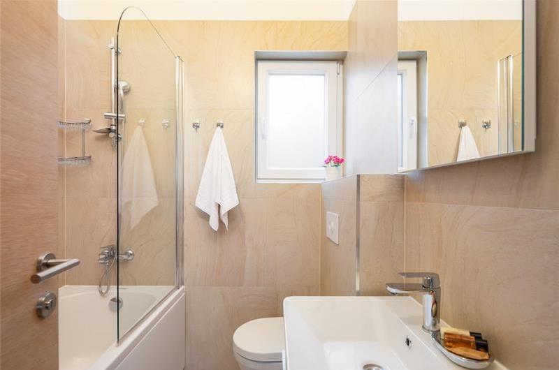 7 Bedroom Villa with Pool and Sea Views near Trogir, sleeps 14