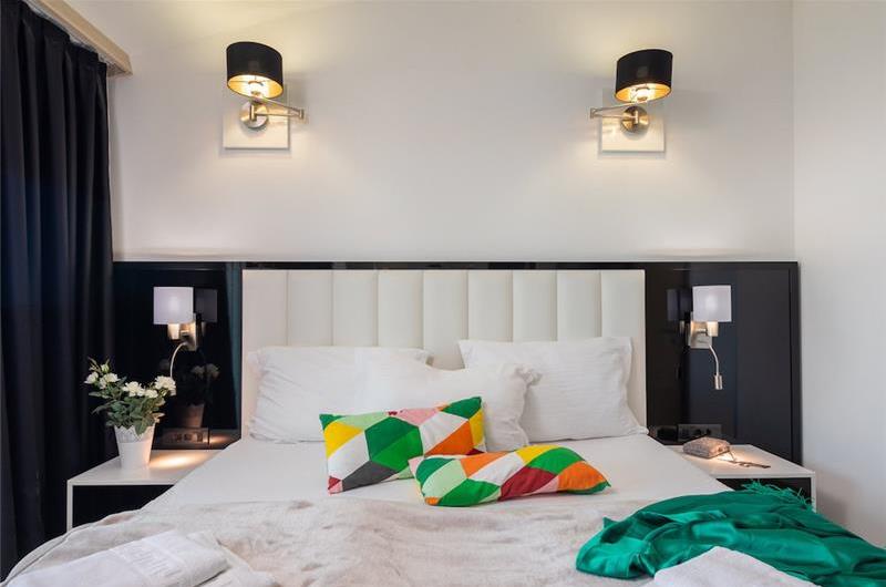 7 Bedroom Villa with Pool and Sea Views near Trogir, sleeps 14