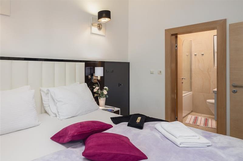 7 Bedroom Villa with Pool and Sea Views near Trogir, sleeps 14