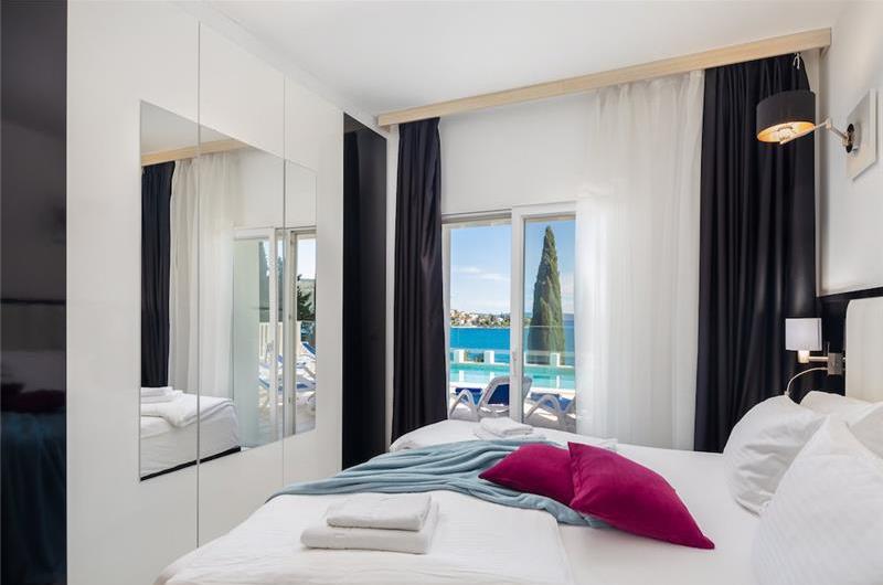 7 Bedroom Villa with Pool and Sea Views near Trogir, sleeps 14