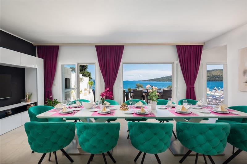 7 Bedroom Villa with Pool and Sea Views near Trogir, sleeps 14