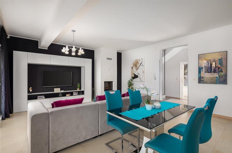 7 Bedroom Villa with Pool and Sea Views near Trogir, sleeps 14