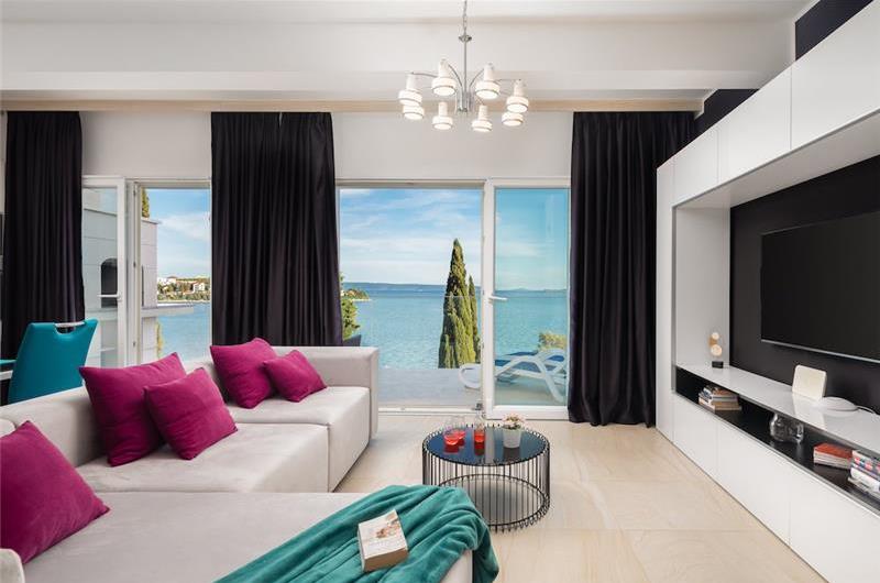 7 Bedroom Villa with Pool and Sea Views near Trogir, sleeps 14