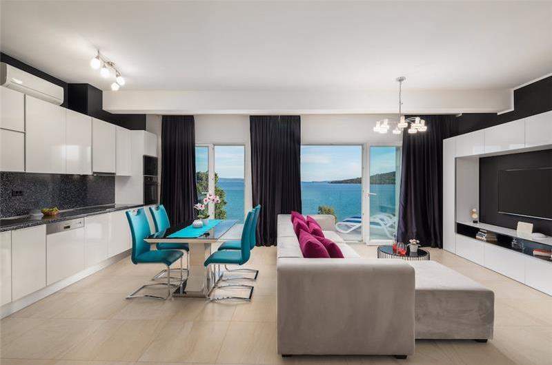 7 Bedroom Villa with Pool and Sea Views near Trogir, sleeps 14