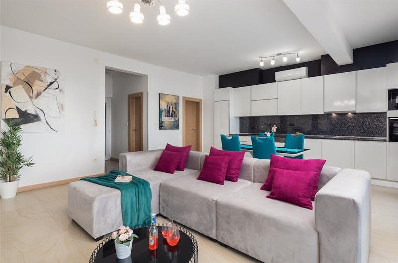 7 Bedroom Villa with Pool and Sea Views near Trogir, sleeps 14