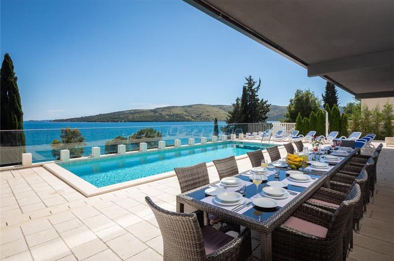 7 Bedroom Villa with Pool and Sea Views near Trogir, sleeps 14