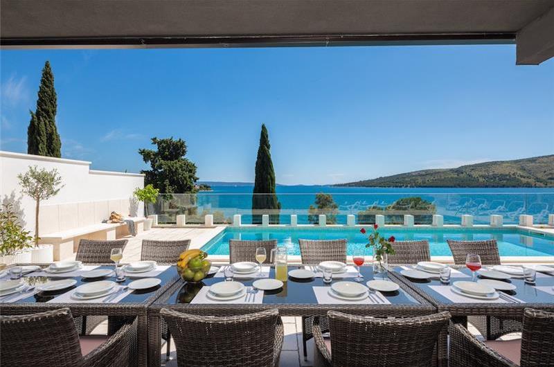 7 Bedroom Villa with Pool and Sea Views near Trogir, sleeps 14