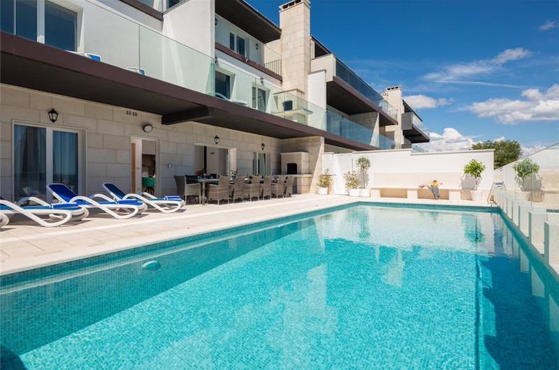 7 Bedroom Villa with Pool and Sea Views near Trogir, sleeps 14