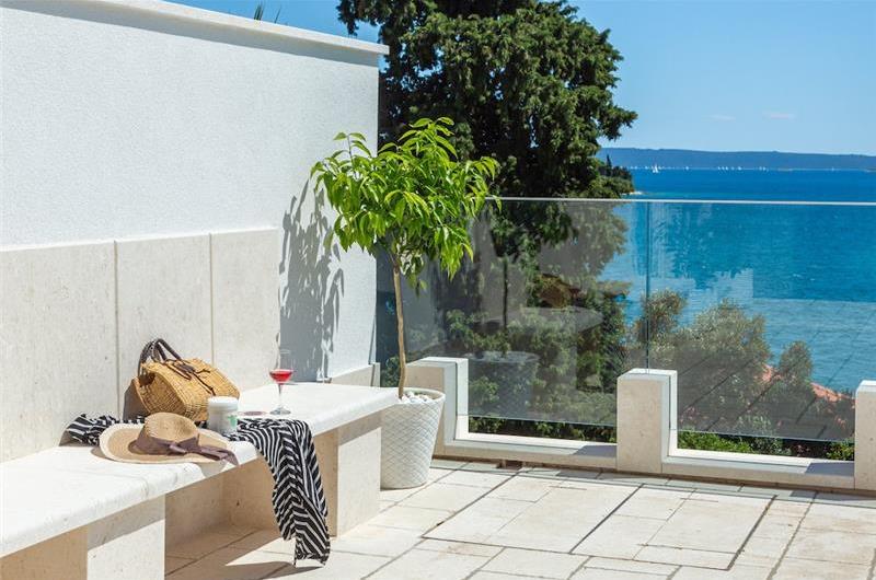 7 Bedroom Villa with Pool and Sea Views near Trogir, sleeps 14