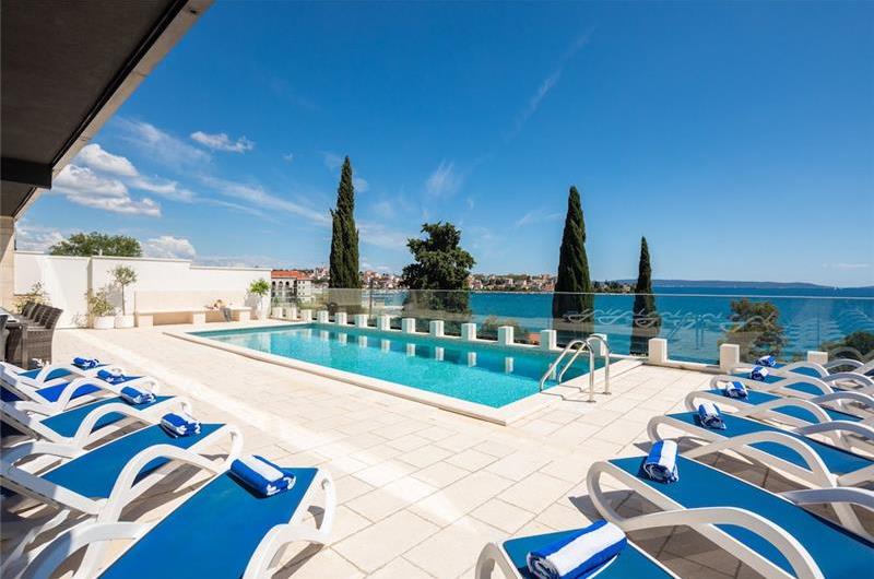 7 Bedroom Villa with Pool and Sea Views near Trogir, sleeps 14