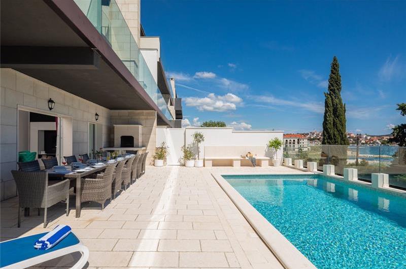 7 Bedroom Villa with Pool and Sea Views near Trogir, sleeps 14