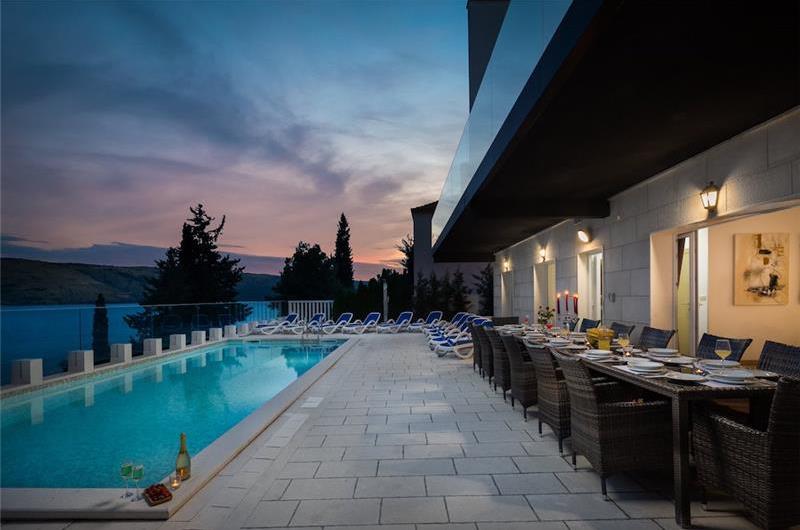 7 Bedroom Villa with Pool and Sea Views near Trogir, sleeps 14