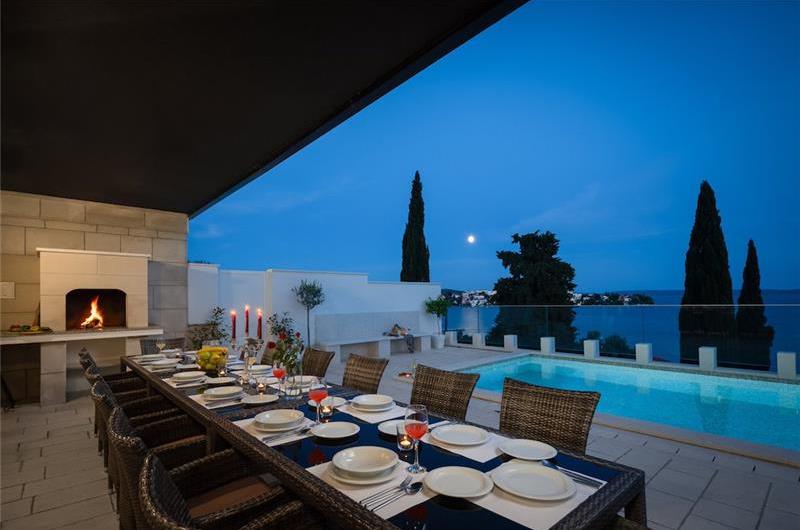 7 Bedroom Villa with Pool and Sea Views near Trogir, sleeps 14