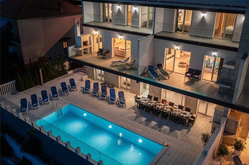 7 Bedroom Villa with Pool and Sea Views near Trogir, sleeps 14