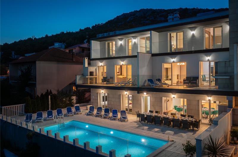 7 Bedroom Villa with Pool and Sea Views near Trogir, sleeps 14