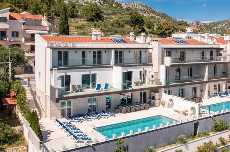 7 Bedroom Villa with Pool and Sea Views near Trogir, sleeps 14