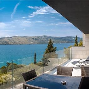 3 Villas with Pools and Sea Views near Trogir, sleep 40