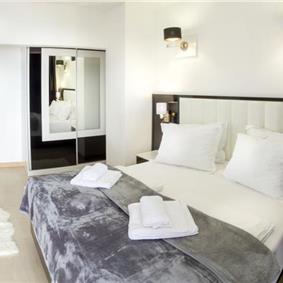 3 Villas with Pools and Sea Views near Trogir, sleep 40
