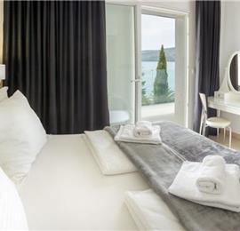 3 Villas with Pools and Sea Views near Trogir, sleep 40