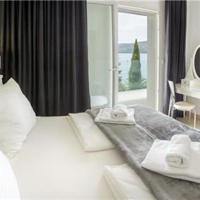 3 Villas with Pools and Sea Views near Trogir, sleep 40