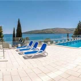 3 Villas with Pools and Sea Views near Trogir, sleep 40