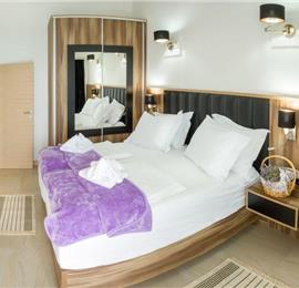 3 Villas with Pools and Sea Views near Trogir, sleep 40
