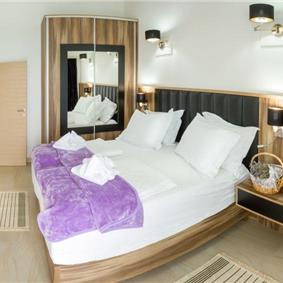 3 Villas with Pools and Sea Views near Trogir, sleep 40