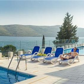 3 Villas with Pools and Sea Views near Trogir, sleep 40