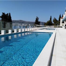 3 Villas with Pools and Sea Views near Trogir, sleep 40