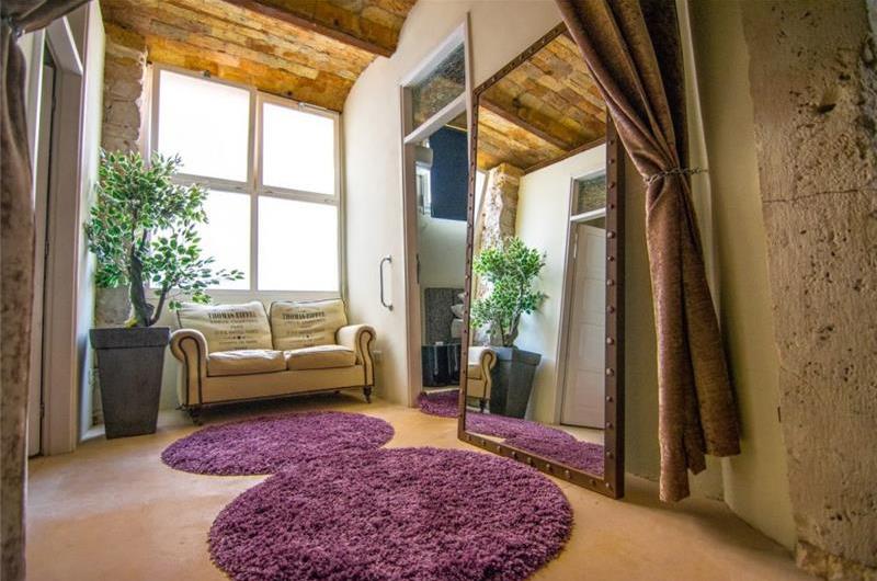 Luxury 4 Bedroom Villa with Indoor and Outdoor Pools in Jelsa, sleeps 8-12