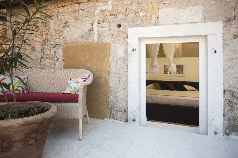 Luxury 4 Bedroom Villa with Indoor and Outdoor Pools in Jelsa, sleeps 8-12
