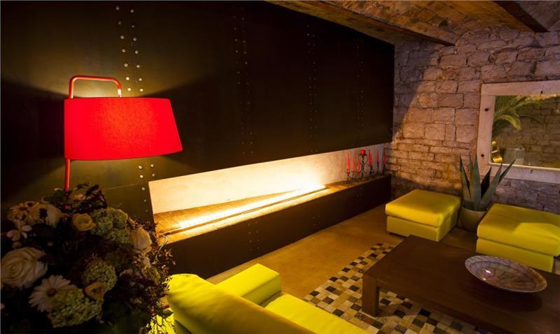 Luxury 4 Bedroom Villa with Indoor and Outdoor Pools in Jelsa, sleeps 8-12