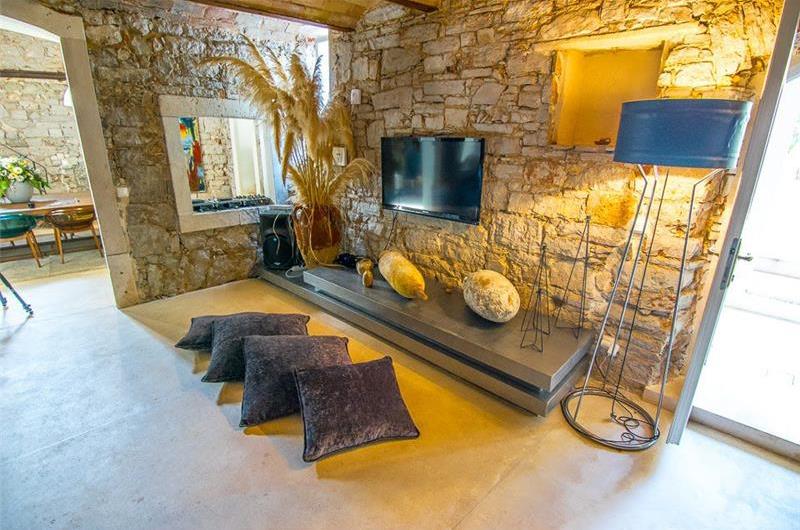 Luxury 4 Bedroom Villa with Indoor and Outdoor Pools in Jelsa, sleeps 8-12