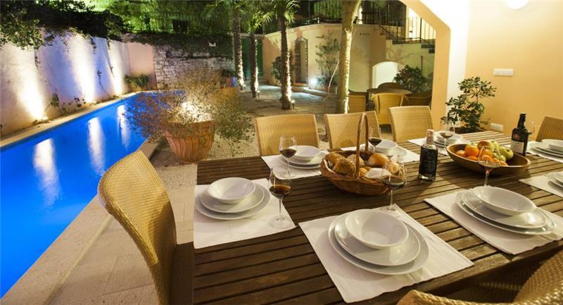 Luxury 4 Bedroom Villa with Indoor and Outdoor Pools in Jelsa, sleeps 8-12